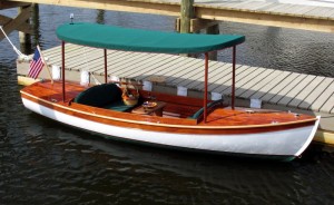 Bote Eléctrico Lightning Bug de 4,6 metros de Budsin Electric Boats.